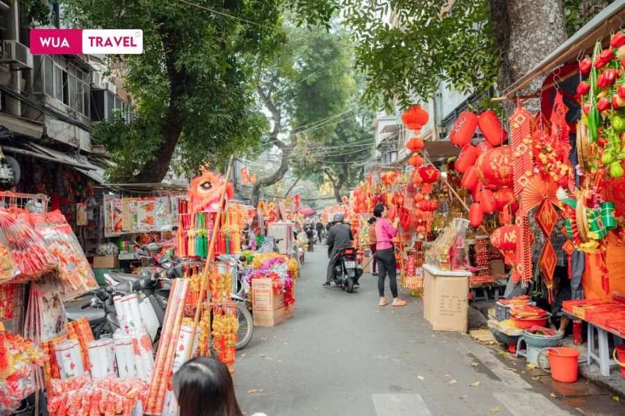 Bustling Lunar New Year preparation - spring atmosphere fills the streets. 