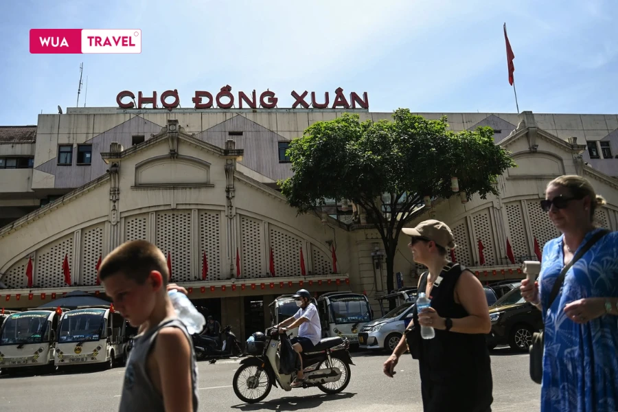 Dong Xuan Market - largest market in Hanoi's Old Quarter