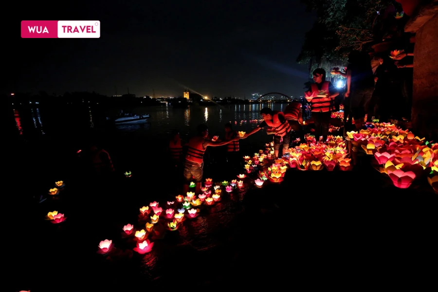  Floating lanterns on Vu Lan night – lights of gratitude and peace.