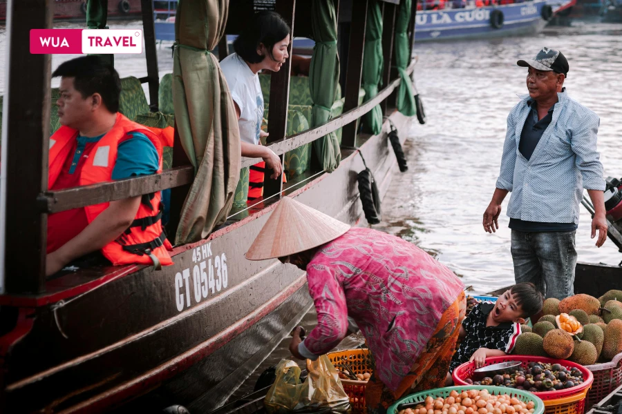  Mekong Delta floating market - unique culture of the waterways