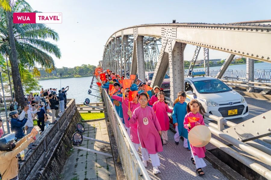 Flowing ao dai by the Perfume River - graceful beauty of the ancient capital.