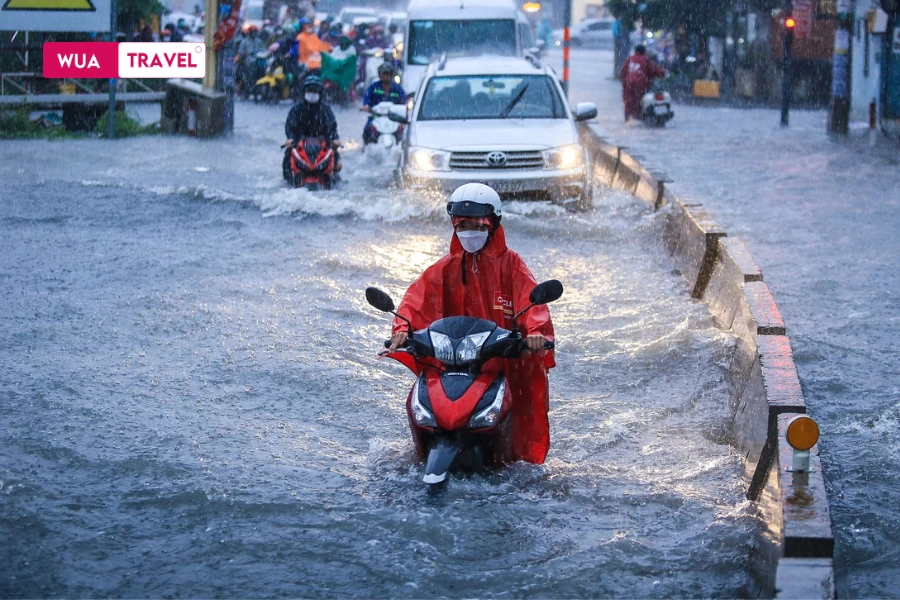  Heavy rain in Ho Chi Minh City – sudden downpours in the bustling metropolis.