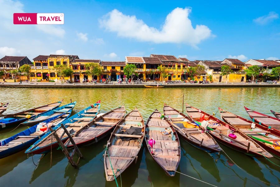 The peaceful beauty of the old town on the banks of the Hoai River