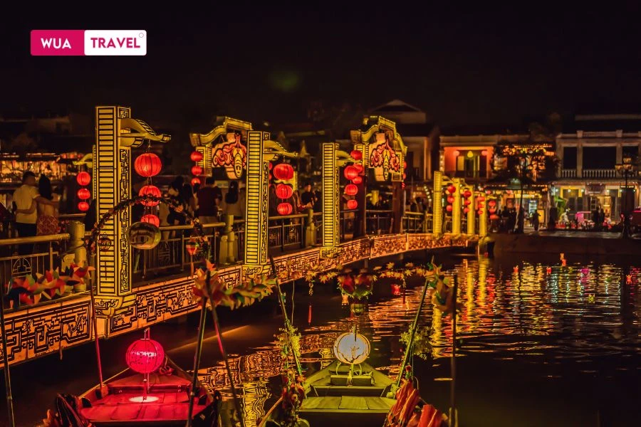 The radiant lanterns illuminate Hoi An's ancient town, creating a nostalgic and shimmering scene.