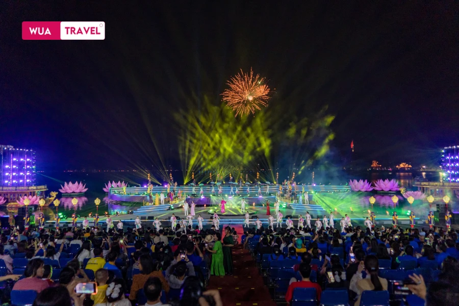  Hue Festival – a vibrant music and light show by the poetic Perfume River.
