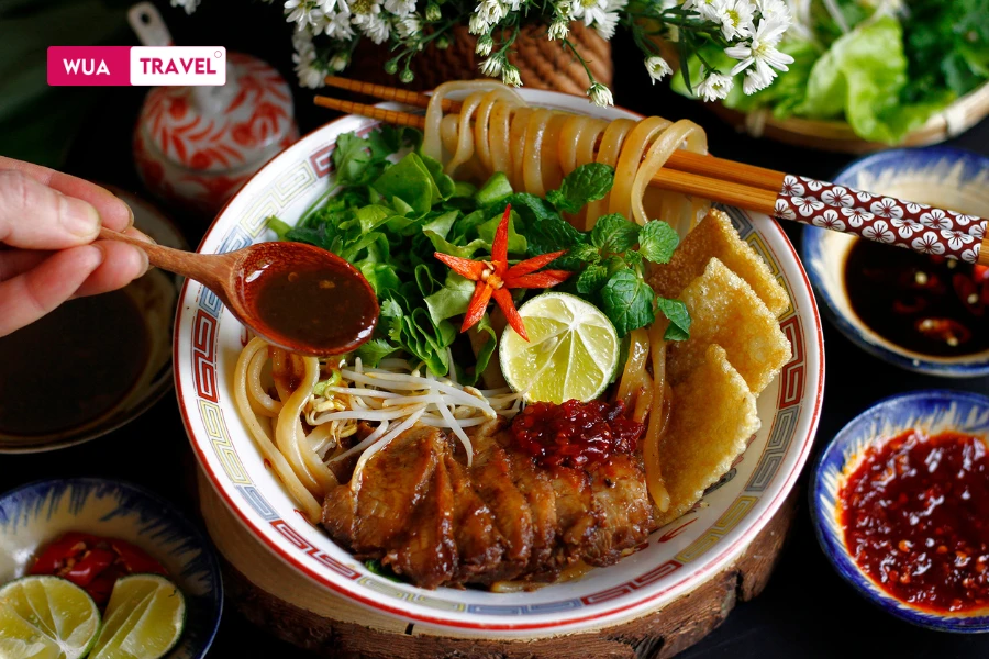  Mi Quang noodles - famous specialty of Quang Nam province