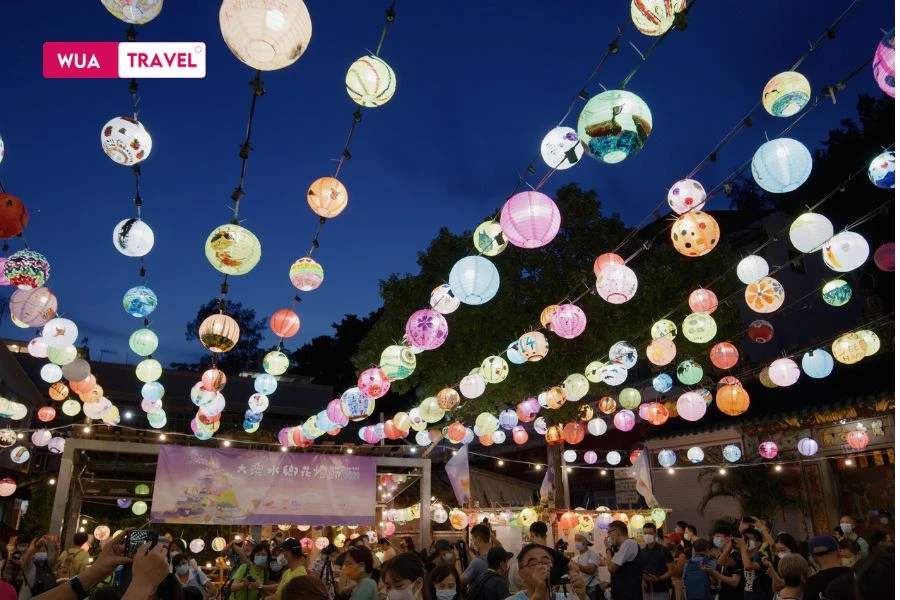 Mid-Autumn Festival - full moon night bustling with lanterns and children's laughter. 