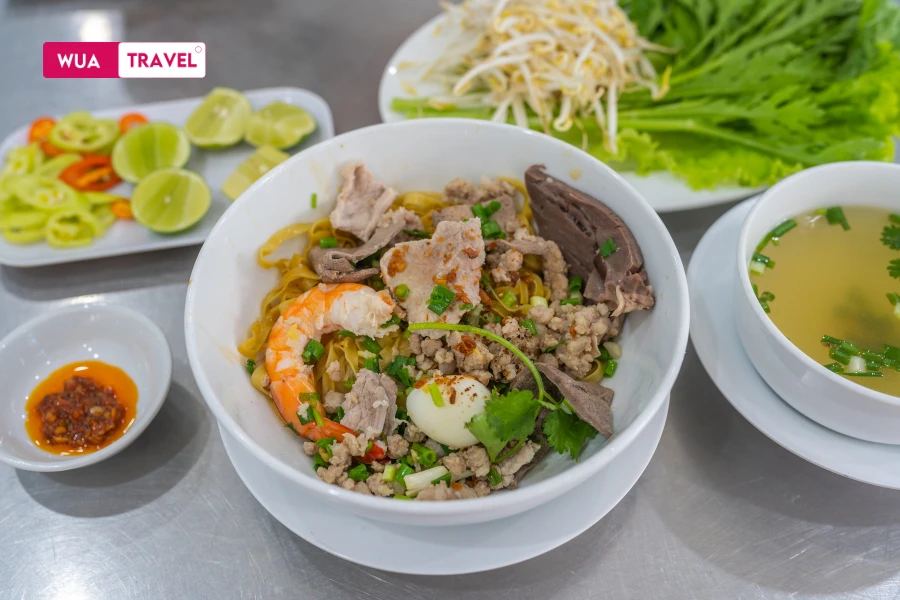 Phnom Penh noodle soup - rich Khmer culture dish of Southern Vietnam