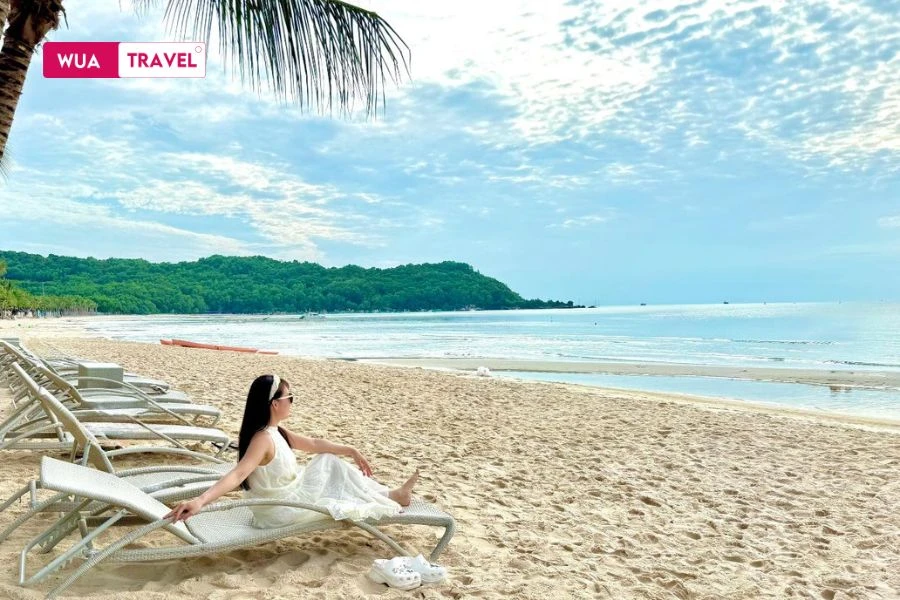 Phu Quoc Beach - island paradise with emerald-clear waters.