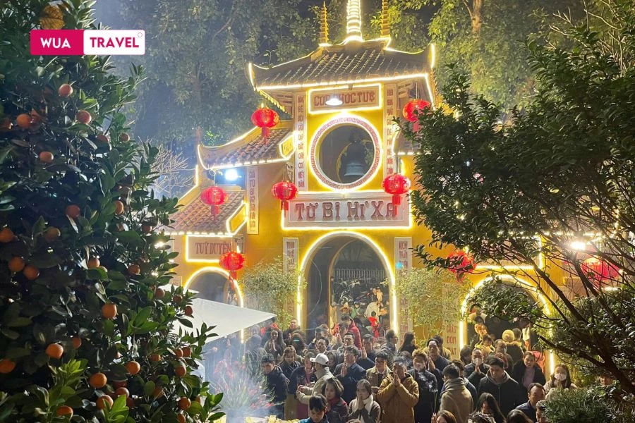 Quan Su Pagoda - ancient sacred Buddhist temple in the heart of Hanoi