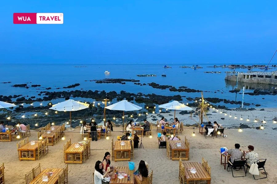 Seaside culinary experience - fresh ocean flavors in a poetic setting. 