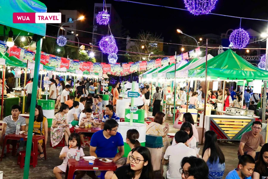 Street food festival – diverse flavors in a lively atmosphere.