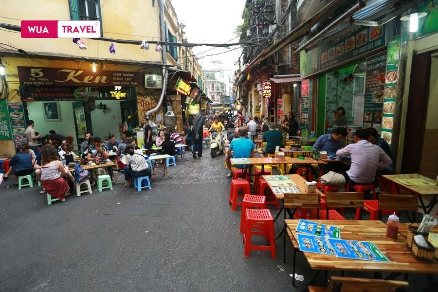 Street food stall - authentic Vietnamese sidewalk dining culture