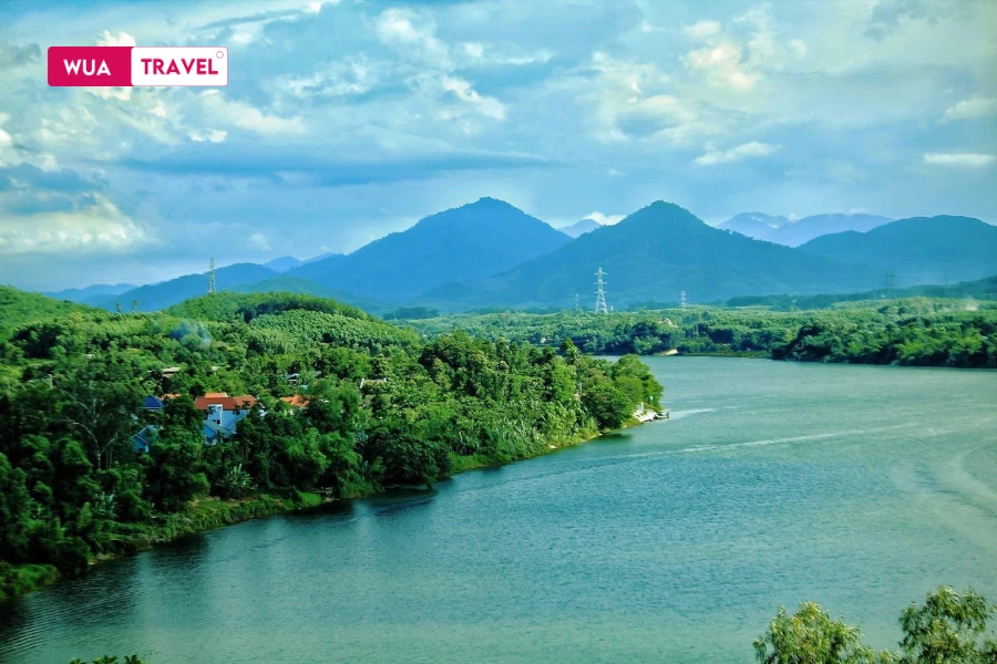 Vong Canh Hill – overlooking the poetic Perfume River from above.