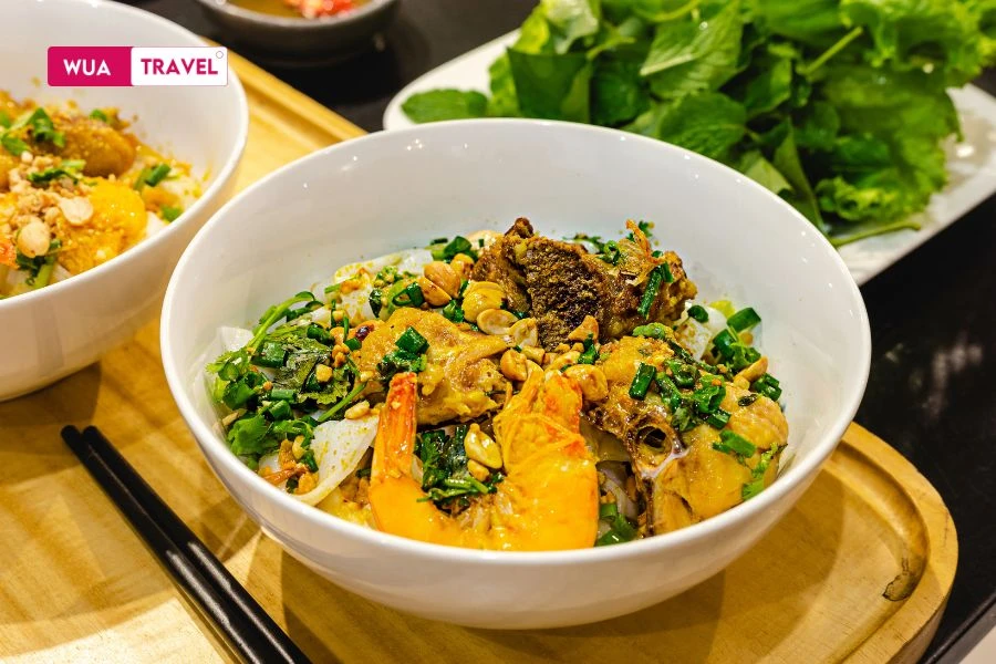 Mi Quang – a Central Vietnam specialty with rich flavors and diverse ingredients.